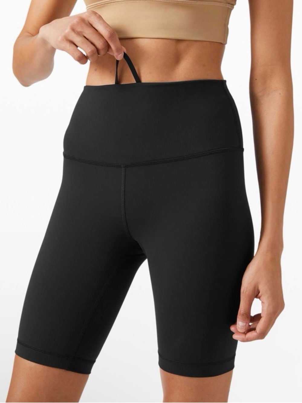 Lululemon Wunder Train High Rise Short 8"
Black Size 2
